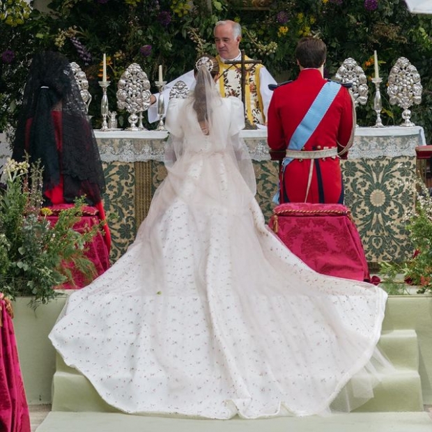 ทันสมัย และคลาสสิค ชุดแต่งงานของ เบเลน คอร์ซินี ทายาทมหาเศรษฐีสเปน