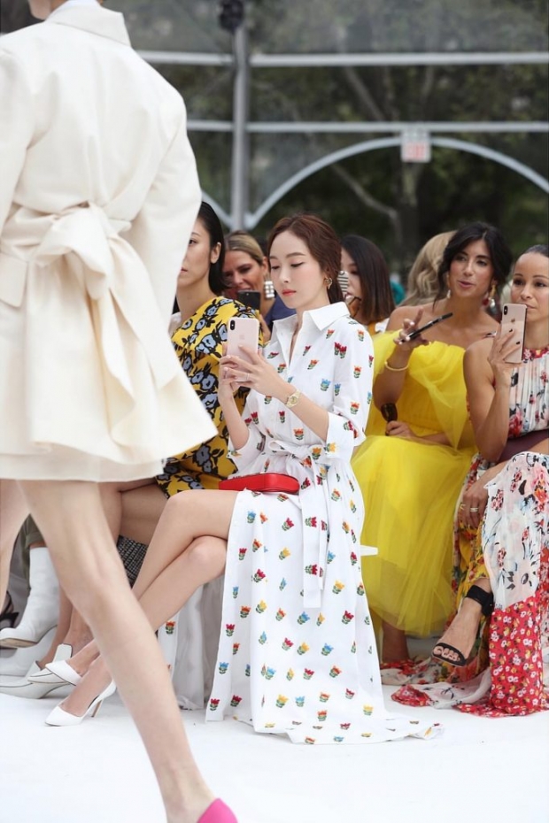 เจาะไอเท็ม ‘เจสสิก้า จอง’ เจ้าแม่แฟชั่นโชว์ ในงาน New York Fashion Week