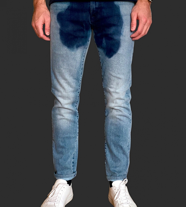 เทรนด์ใหม่สุดแปลก กางเกงยีนส์เป้าเปียก เท่ได้ไม่ซ้ำใคร แฟชั่นนี้ผ่านไหม?