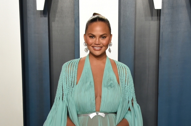 ผิวสวยจริง! CHRISSY TEIGEN เผยสกินเเคร์ที่ใช้ผิวฉ่ำเรียบเนียนสุดๆ