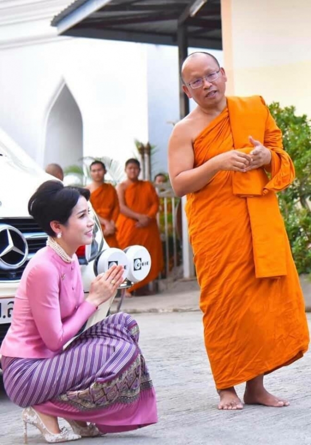 เจ้าคุณพระสินีนาฏ ถวายสังฆทาน พระธรรมราชานุวัตร ในโอกาสเจริญอายุวัฒนมงคล 50 ปี