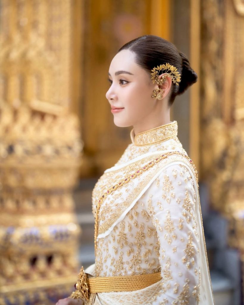 สุดวิจิตร ตูน พิมพ์ปวีณ์ อวดโฉมชุดไทยโบราณ ก่อนเข้าพิธีวิวาห์