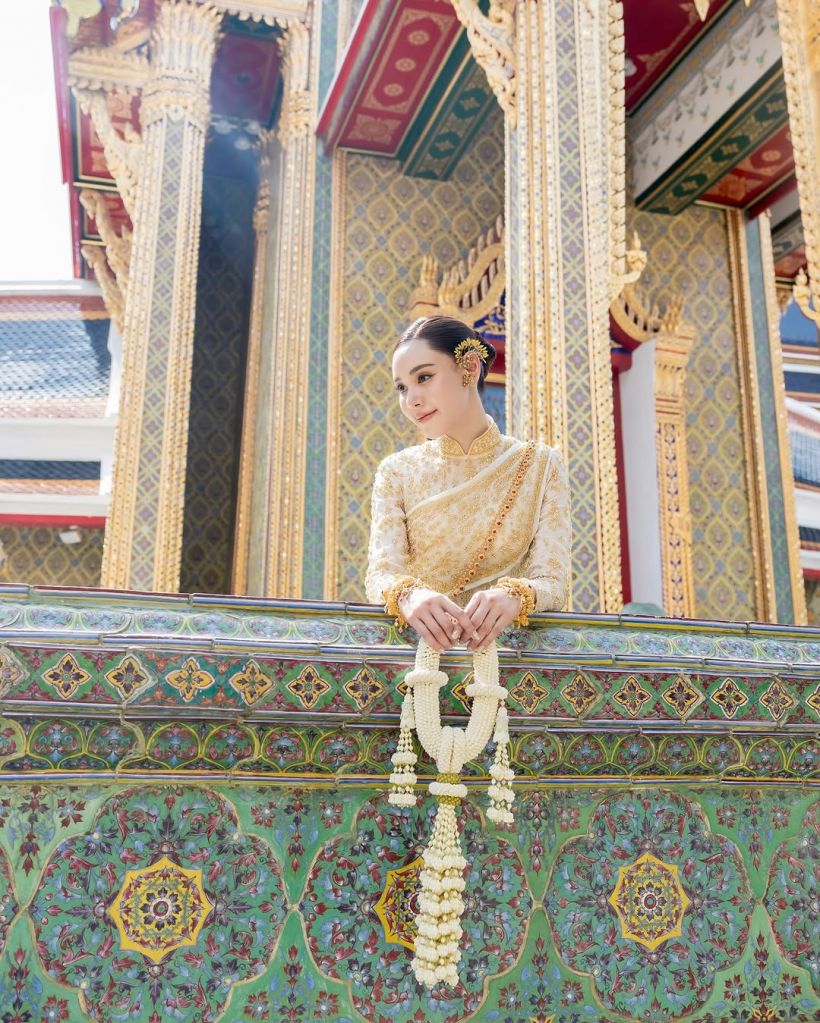 สุดวิจิตร ตูน พิมพ์ปวีณ์ อวดโฉมชุดไทยโบราณ ก่อนเข้าพิธีวิวาห์