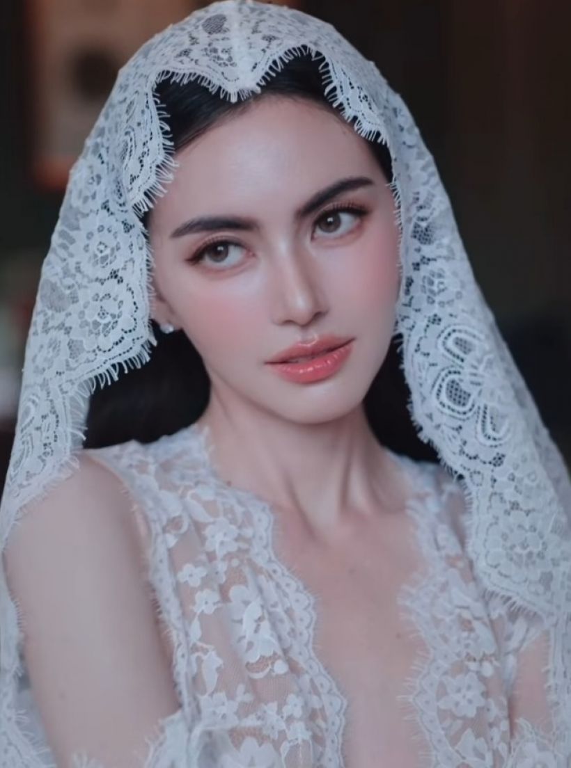 ขอยาดม! ใหม่ ดาวิกา ฟาดชุดเจ้าสาวซีทรูแหวกอกHOTไฟลุก!