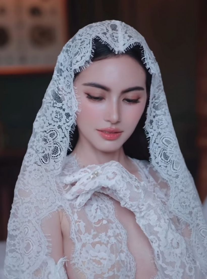 ขอยาดม! ใหม่ ดาวิกา ฟาดชุดเจ้าสาวซีทรูแหวกอกHOTไฟลุก!