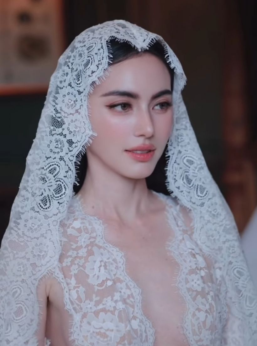 ขอยาดม! ใหม่ ดาวิกา ฟาดชุดเจ้าสาวซีทรูแหวกอกHOTไฟลุก!