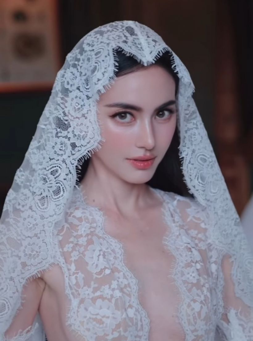 ขอยาดม! ใหม่ ดาวิกา ฟาดชุดเจ้าสาวซีทรูแหวกอกHOTไฟลุก!