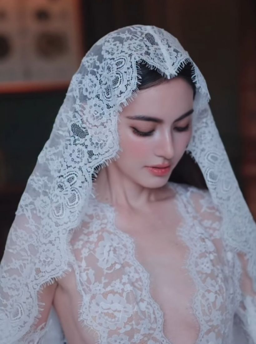 ขอยาดม! ใหม่ ดาวิกา ฟาดชุดเจ้าสาวซีทรูแหวกอกHOTไฟลุก!