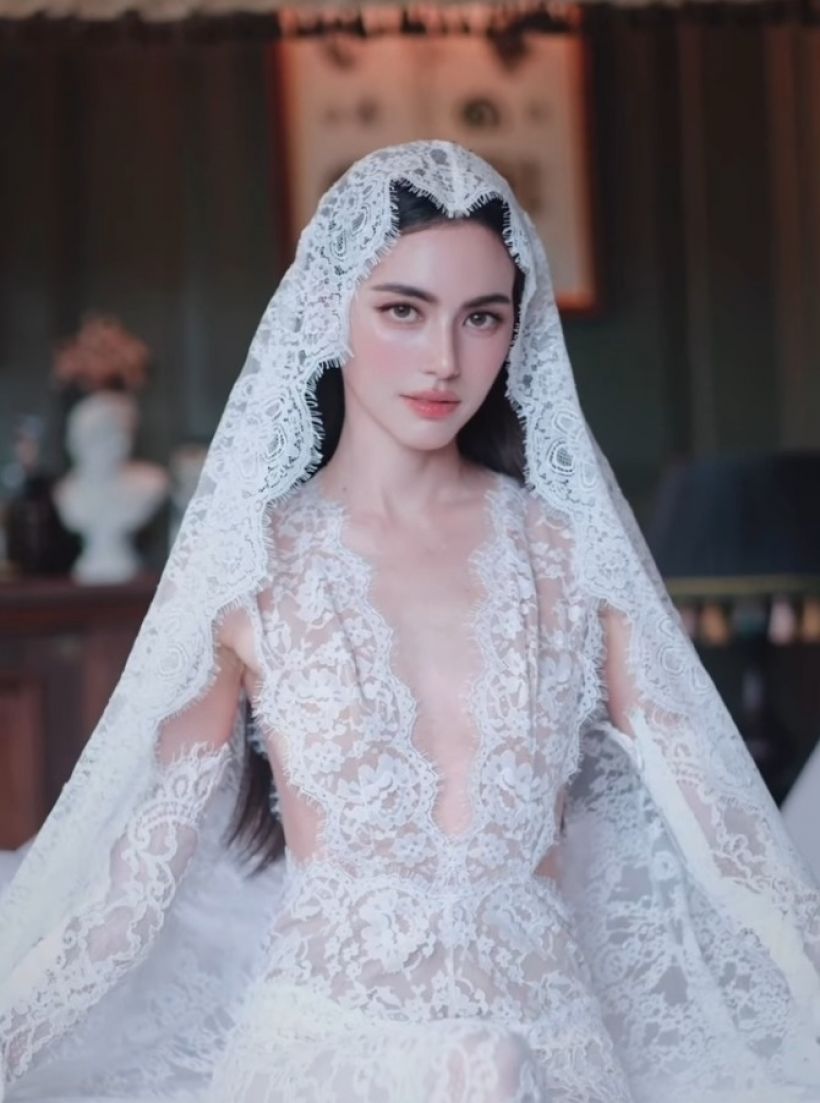 ขอยาดม! ใหม่ ดาวิกา ฟาดชุดเจ้าสาวซีทรูแหวกอกHOTไฟลุก!