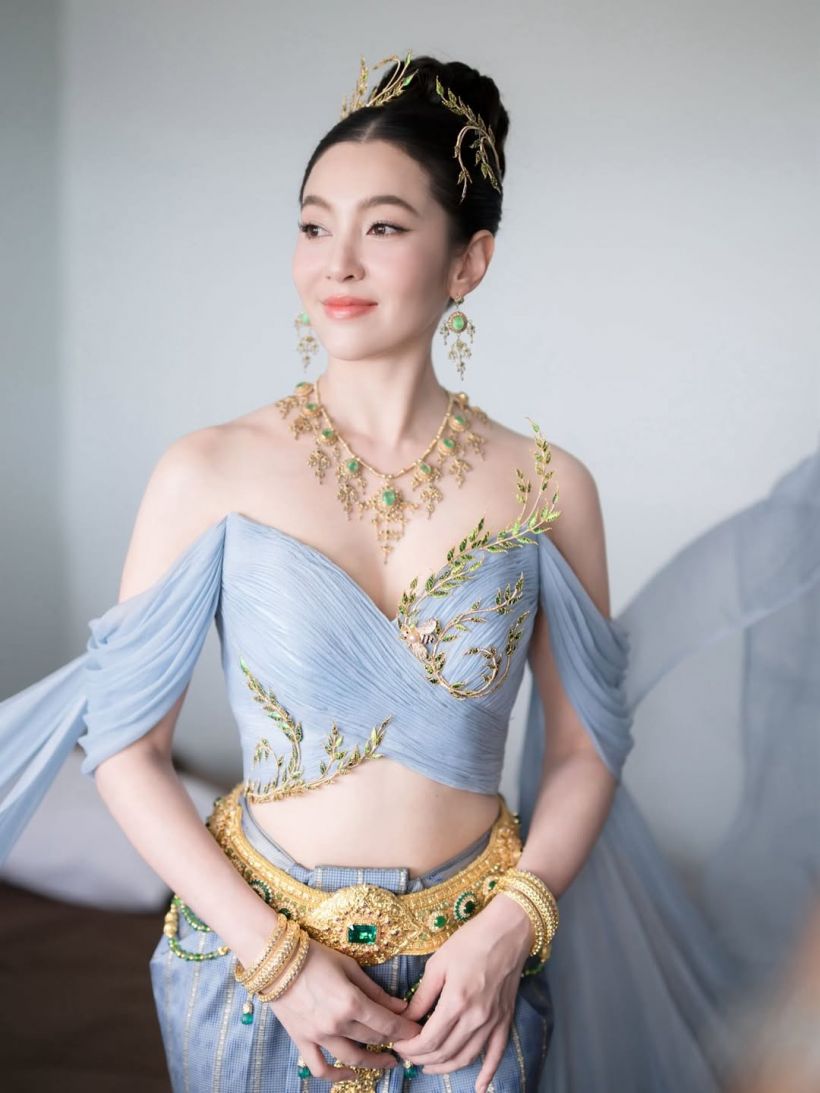 เจาะดีเทล ชุดไทยประยุกต์ เบลล่า สะท้อนภูมิปัญญาทอผ้าเมืองอุบลฯ