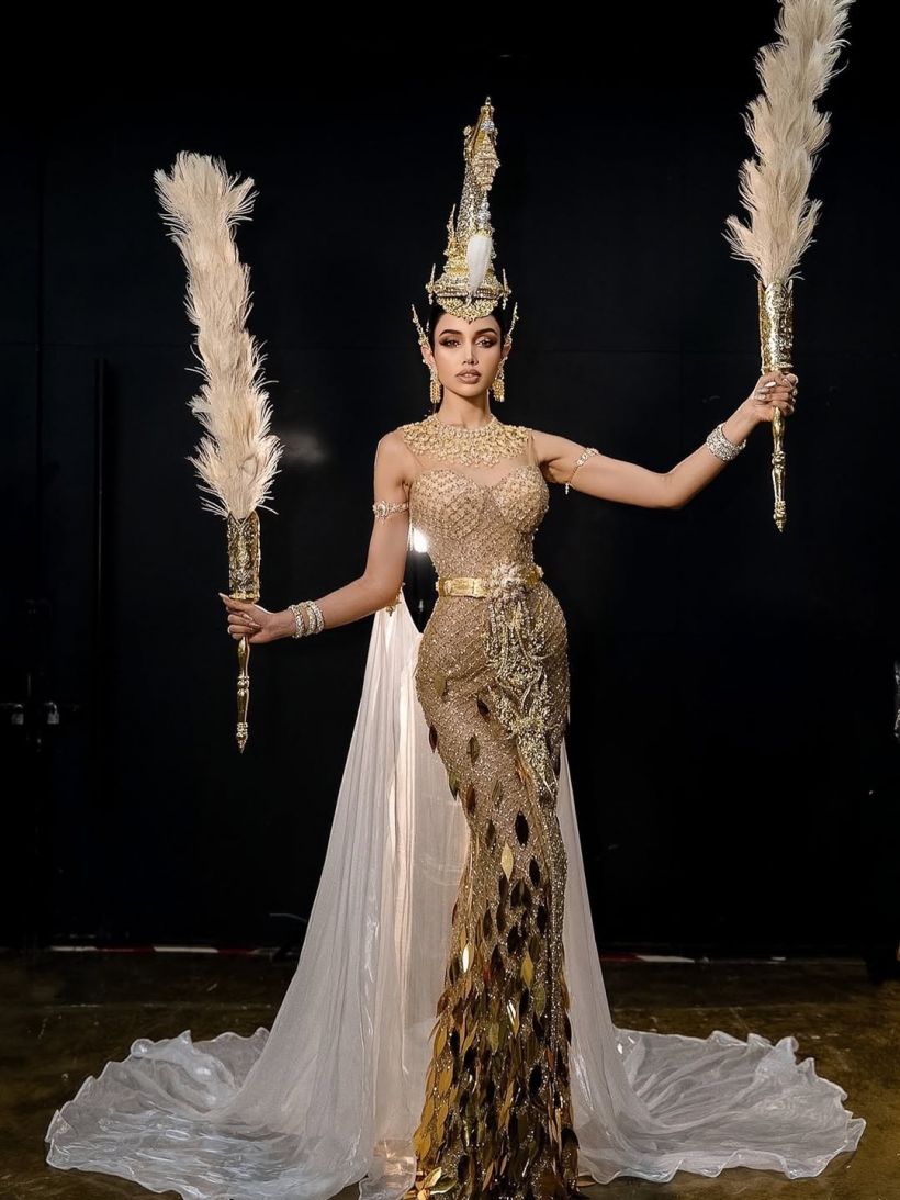 ซูมดีเทลชุด กษาปณ์ สุพรรณหงส์ ที่วีนาใส่เฉิดฉายบนเวที MUT