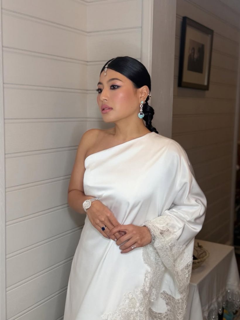 ทรงพระสิริโฉม เจ้าฟ้าสิริวัณณวรีฯ ในฉลองพระองค์ส่าหรีสีขาว