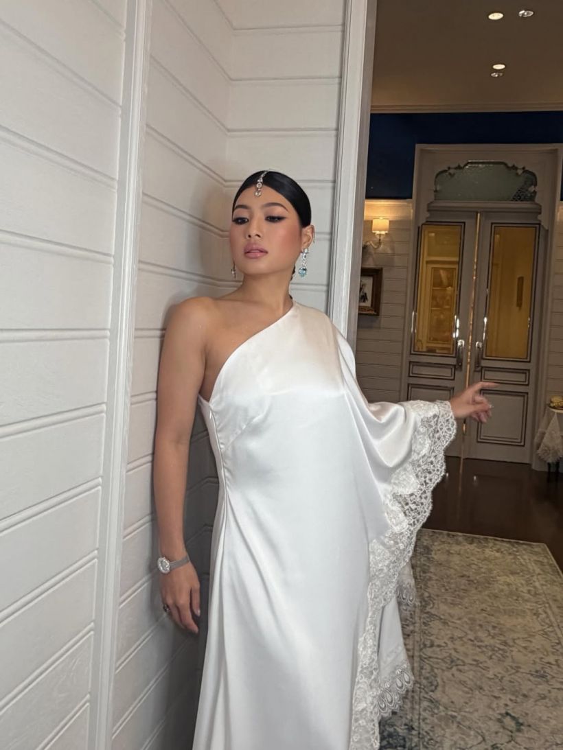 ทรงพระสิริโฉม เจ้าฟ้าสิริวัณณวรีฯ ในฉลองพระองค์ส่าหรีสีขาว