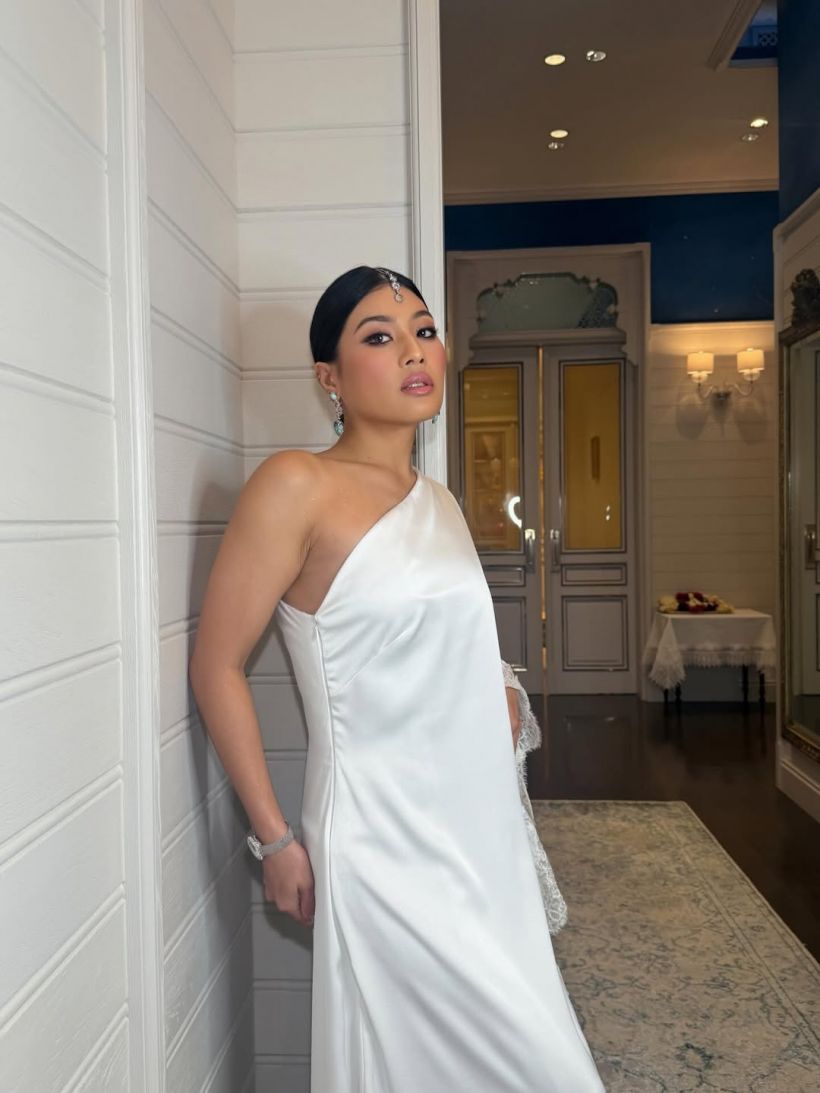 ทรงพระสิริโฉม เจ้าฟ้าสิริวัณณวรีฯ ในฉลองพระองค์ส่าหรีสีขาว