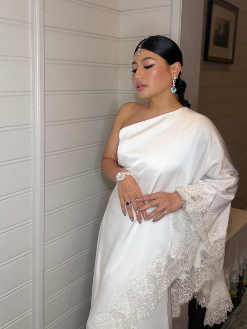 ทรงพระสิริโฉม เจ้าฟ้าสิริวัณณวรีฯ ในฉลองพระองค์ส่าหรีสีขาว