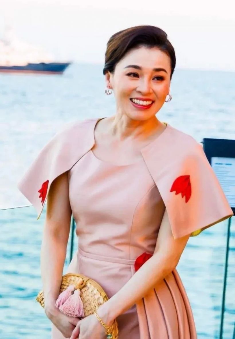 ยลโฉม 10 พระกระเป๋า สมเด็จพระนางเจ้าฯ พระบรมราชินี