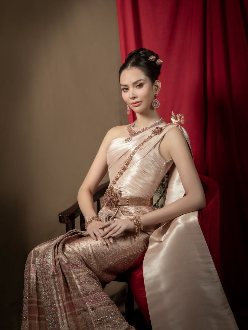 ชมความสวย แอนนาเสือ ลุคชุดไทยจักรีละสายตาไม่ได้เลย