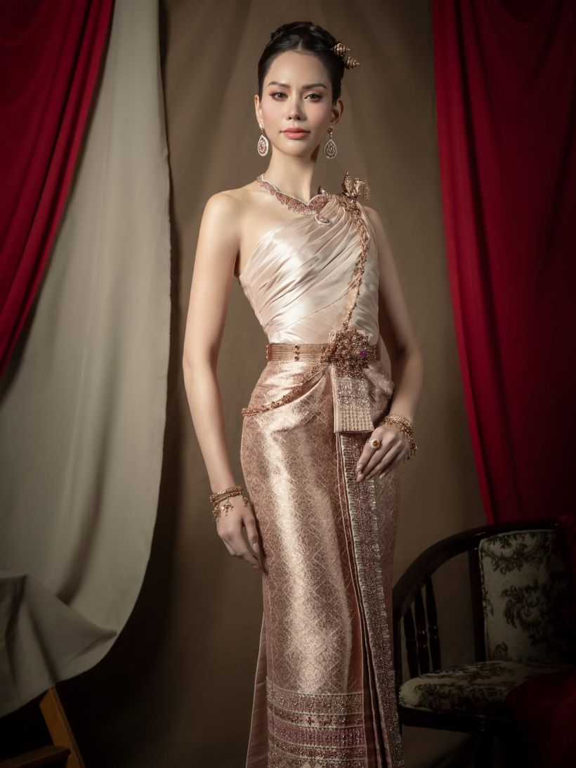 ชมความสวย แอนนาเสือ ลุคชุดไทยจักรีละสายตาไม่ได้เลย