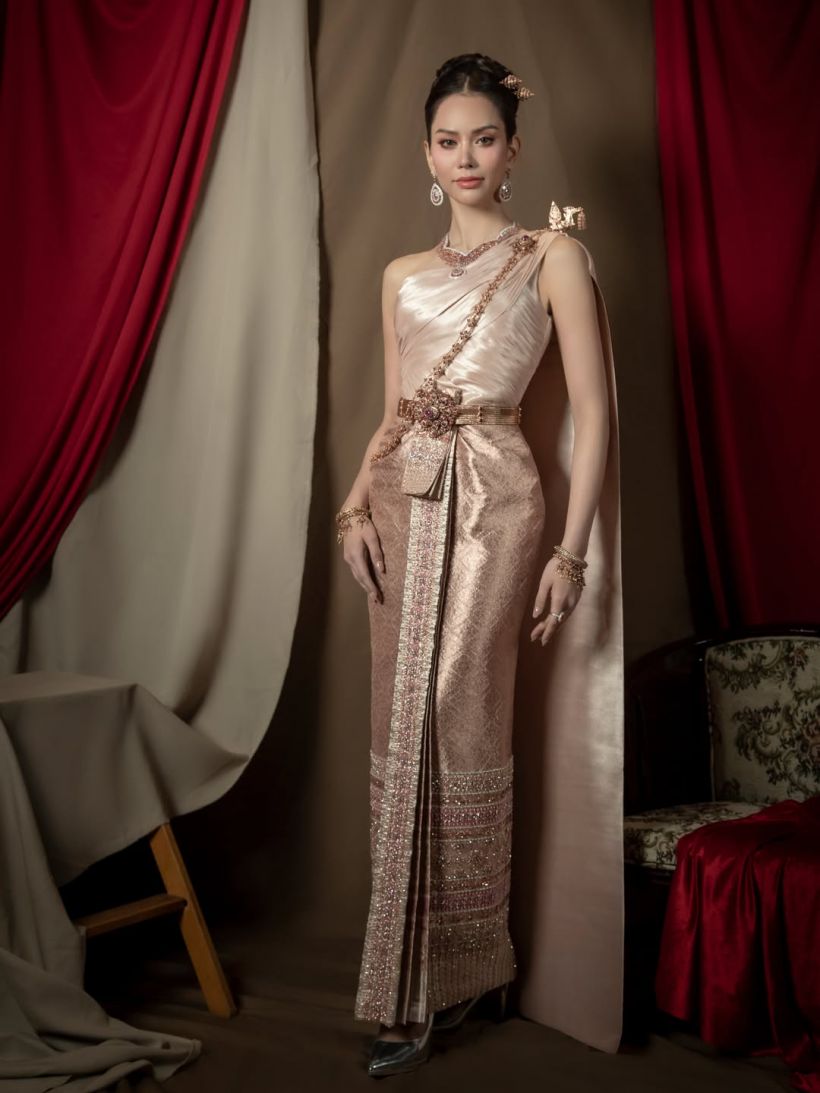 ชมความสวย แอนนาเสือ ลุคชุดไทยจักรีละสายตาไม่ได้เลย