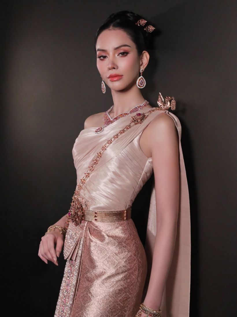 ชมความสวย แอนนาเสือ ลุคชุดไทยจักรีละสายตาไม่ได้เลย
