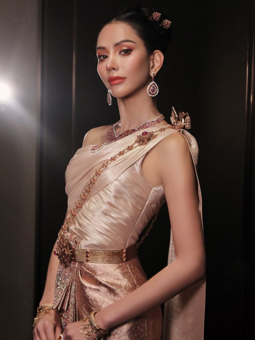 ชมความสวย แอนนาเสือ ลุคชุดไทยจักรีละสายตาไม่ได้เลย