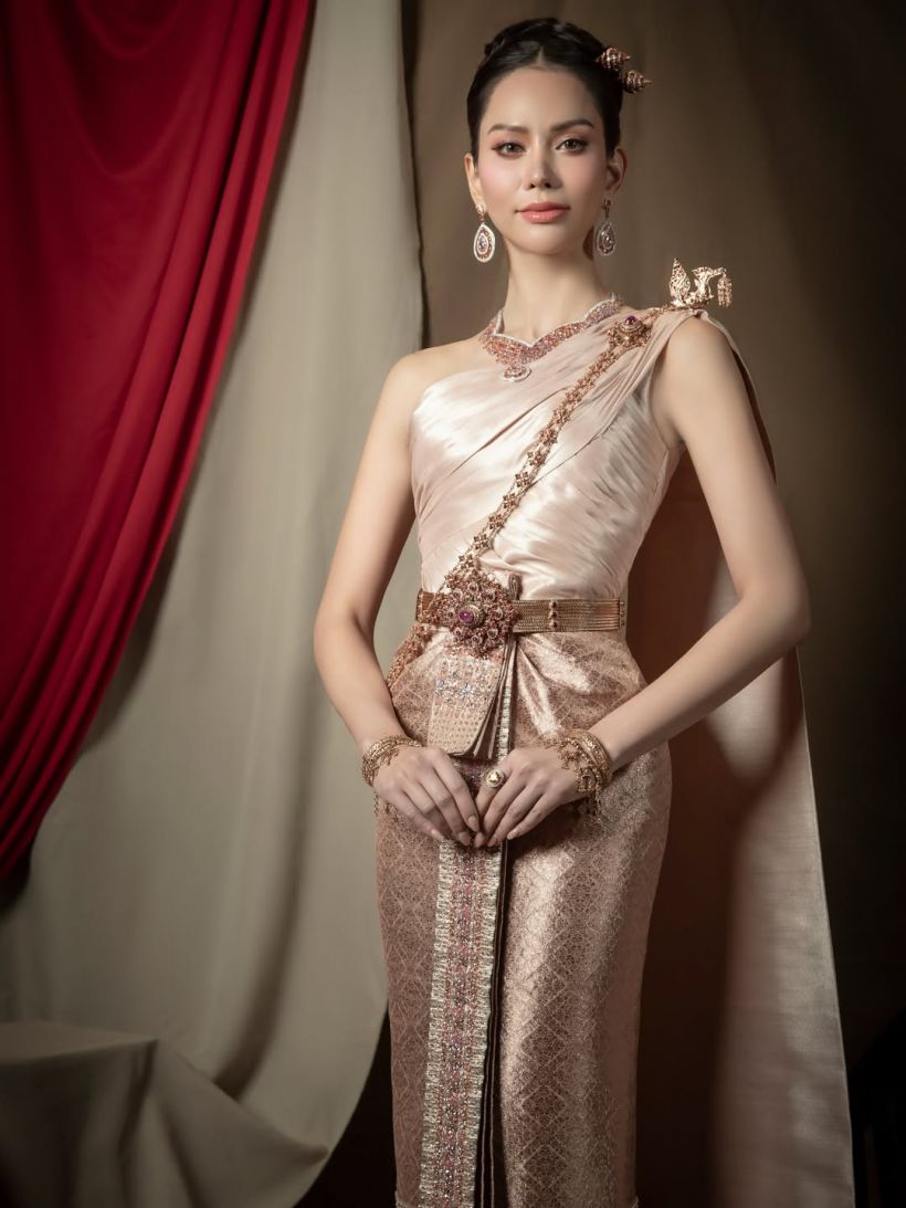 ชมความสวย แอนนาเสือ ลุคชุดไทยจักรีละสายตาไม่ได้เลย