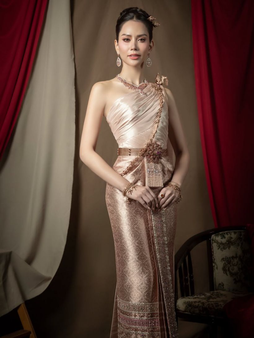 ชมความสวย แอนนาเสือ ลุคชุดไทยจักรีละสายตาไม่ได้เลย