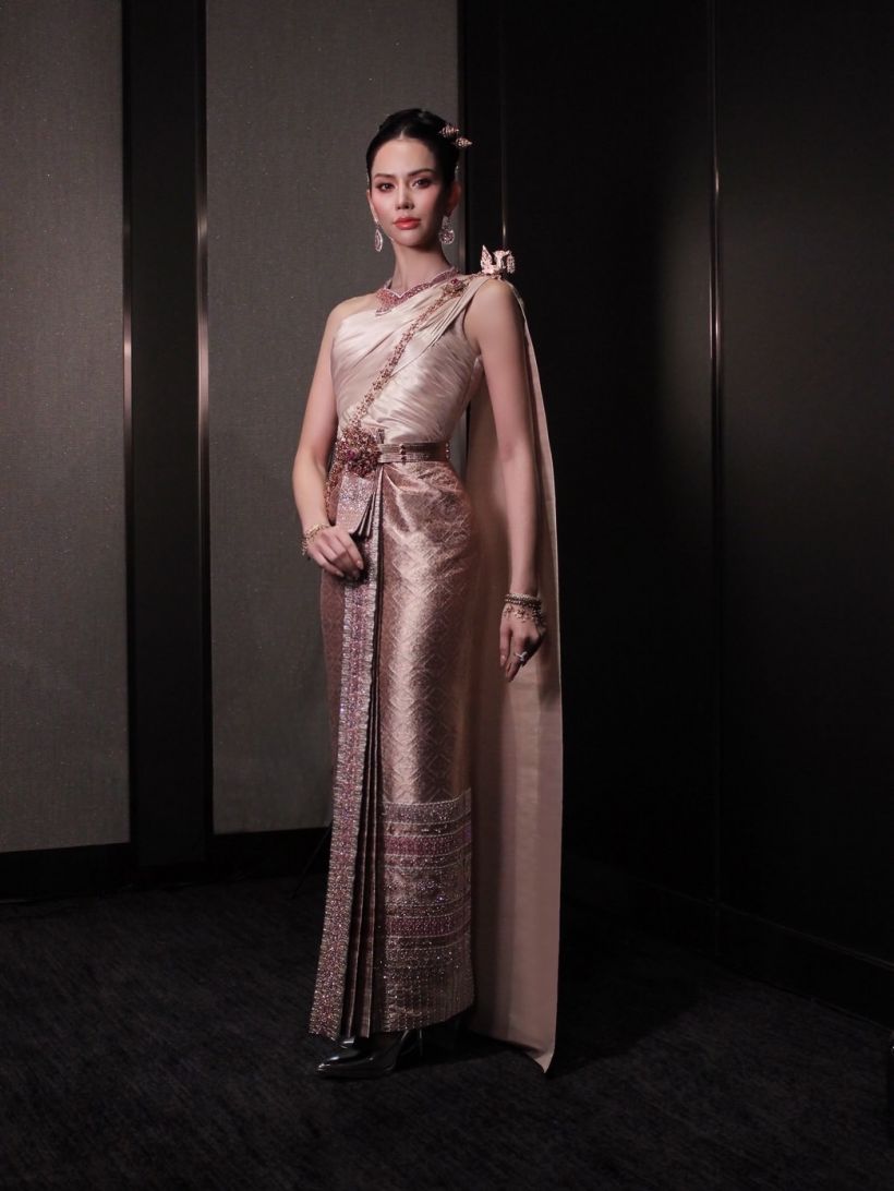 ชมความสวย แอนนาเสือ ลุคชุดไทยจักรีละสายตาไม่ได้เลย