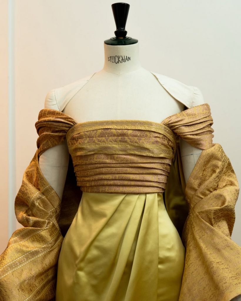 เจาะเเฟชั่นลุคทอง ลิซ่า ลลิษา ไม่ใช่เเค่ที่ไทยเเต่ทั่วโลกก็อวย