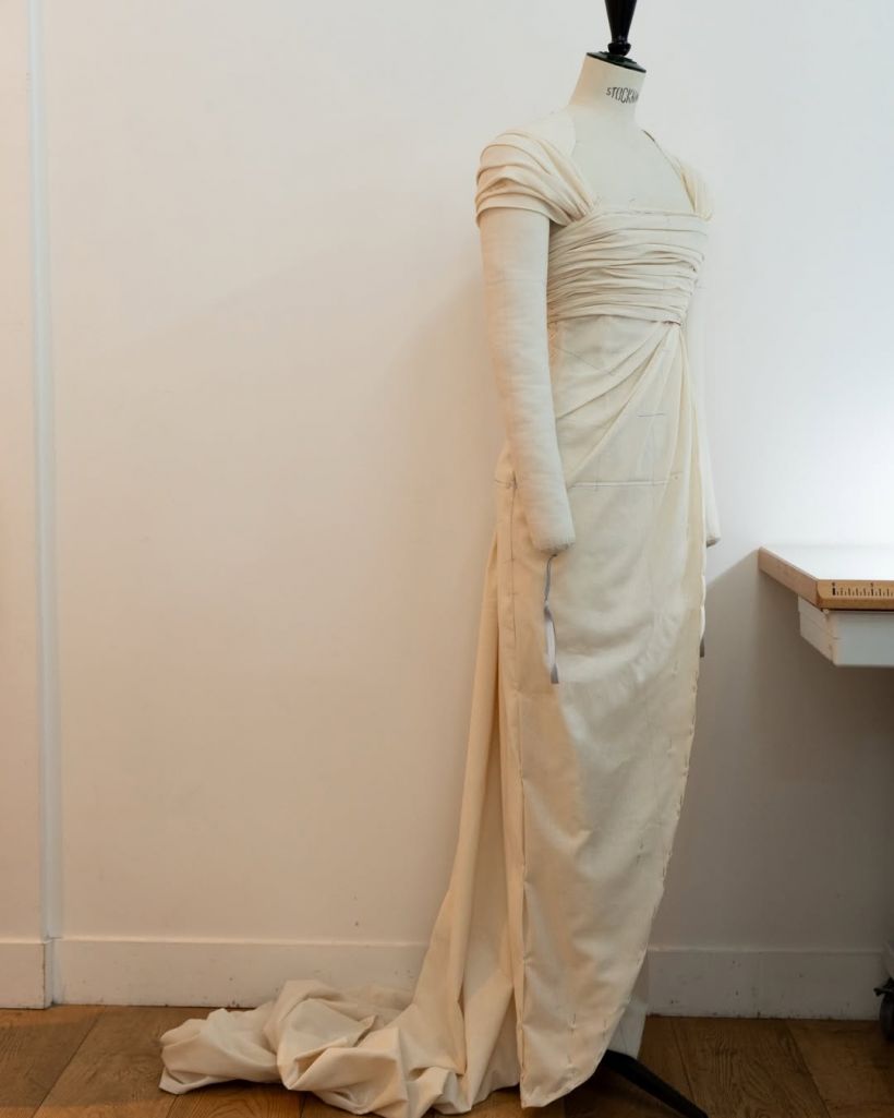 เจาะเเฟชั่นลุคทอง ลิซ่า ลลิษา ไม่ใช่เเค่ที่ไทยเเต่ทั่วโลกก็อวย