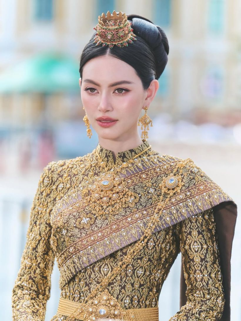 ซูมดีเทลชุดไทยศิวาลัย ใหม่ ดาวิกา ใส่ประกาศศักดาทั่วกรุง