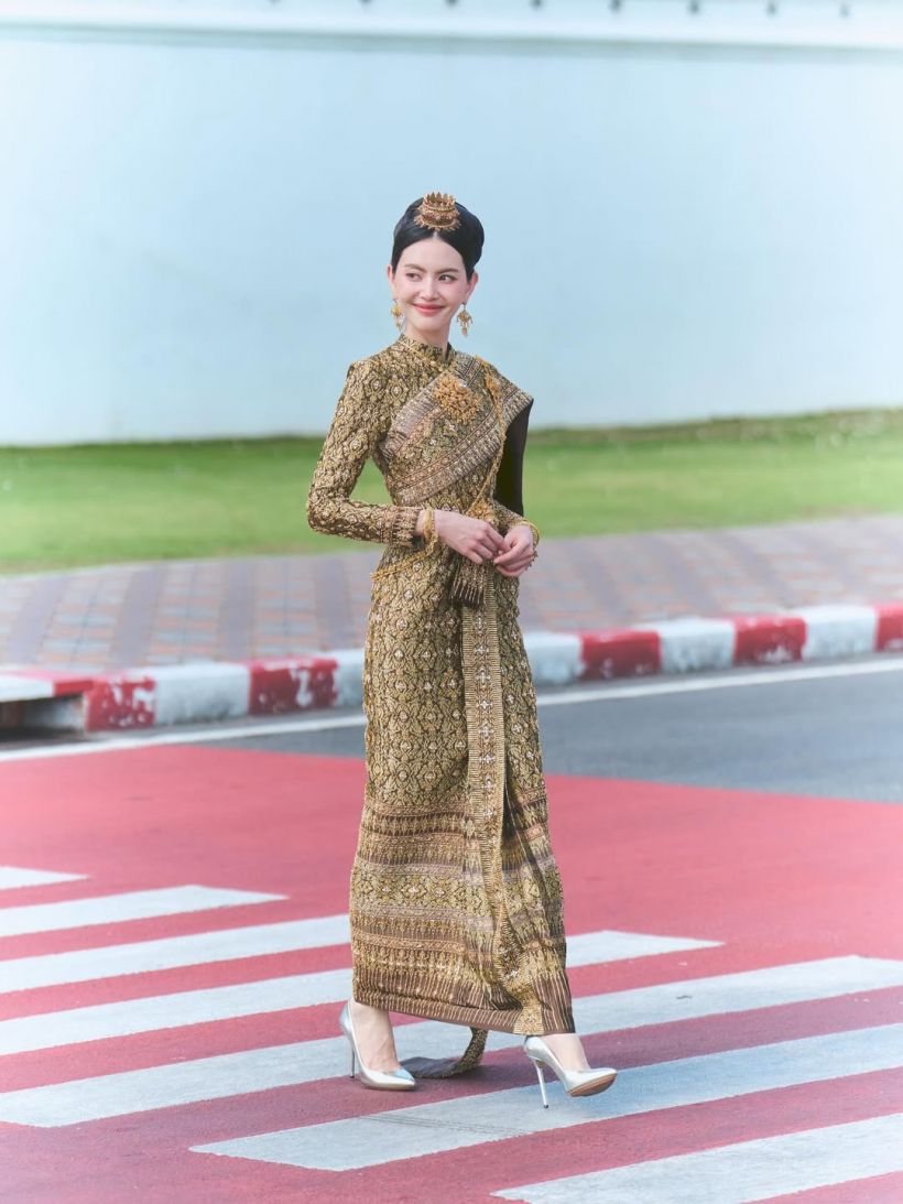 ซูมดีเทลชุดไทยศิวาลัย ใหม่ ดาวิกา ใส่ประกาศศักดาทั่วกรุง