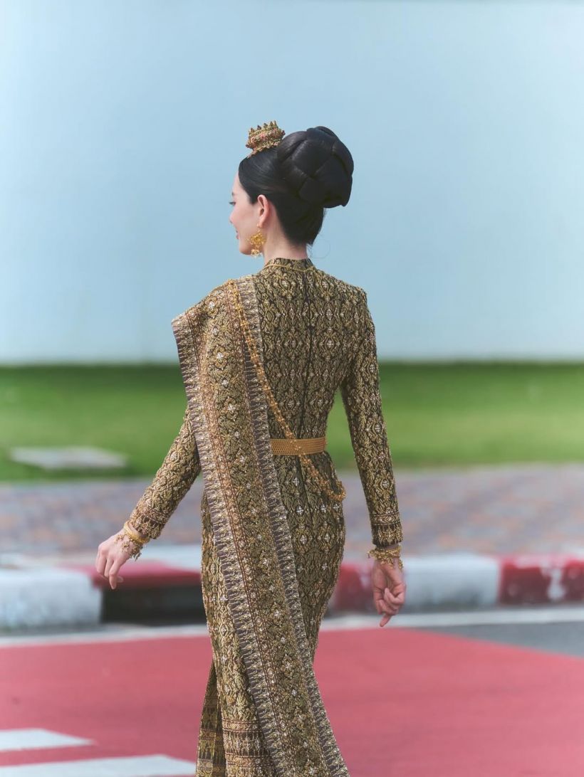 ซูมดีเทลชุดไทยศิวาลัย ใหม่ ดาวิกา ใส่ประกาศศักดาทั่วกรุง