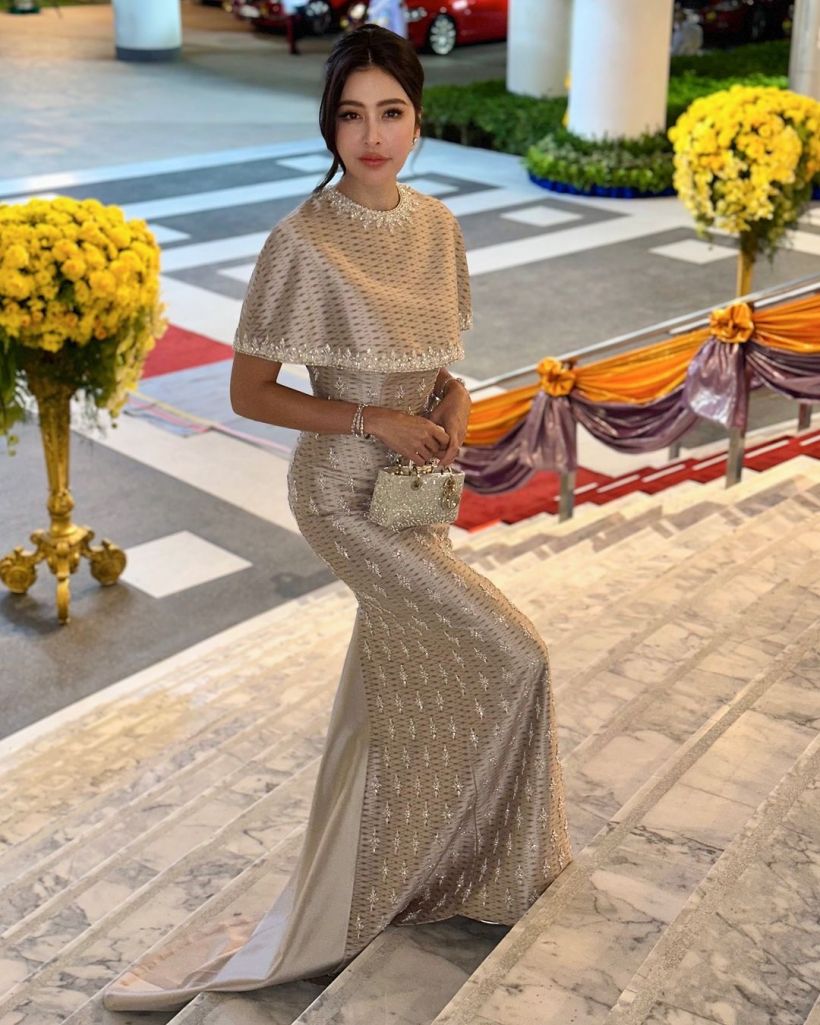  ซูมดีเทล2ชุดผ้าไทย ศรีริต้า สวยสง่าสมสะใภ้ตระกูลณรงค์เดช