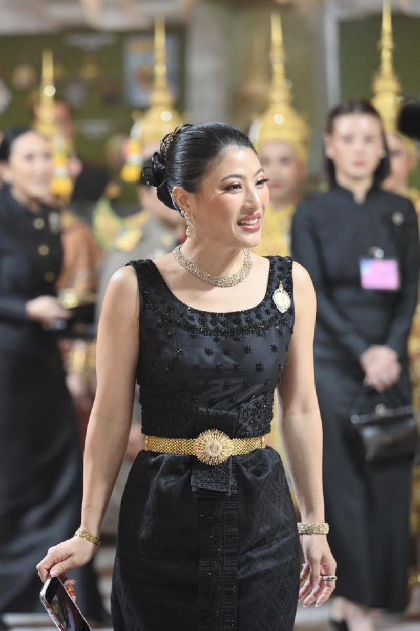 ทรงพระสิริโฉม เจ้าฟ้าสิริวัณณวรีฯ ฉลองชุดไทยทอดพระเนตรโขน