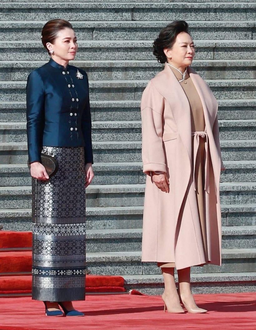 สิริโฉมจับตา! พระราชินีเฉิดฉายแดนมังกร ผสานสองวัฒนธรรมลงตัว