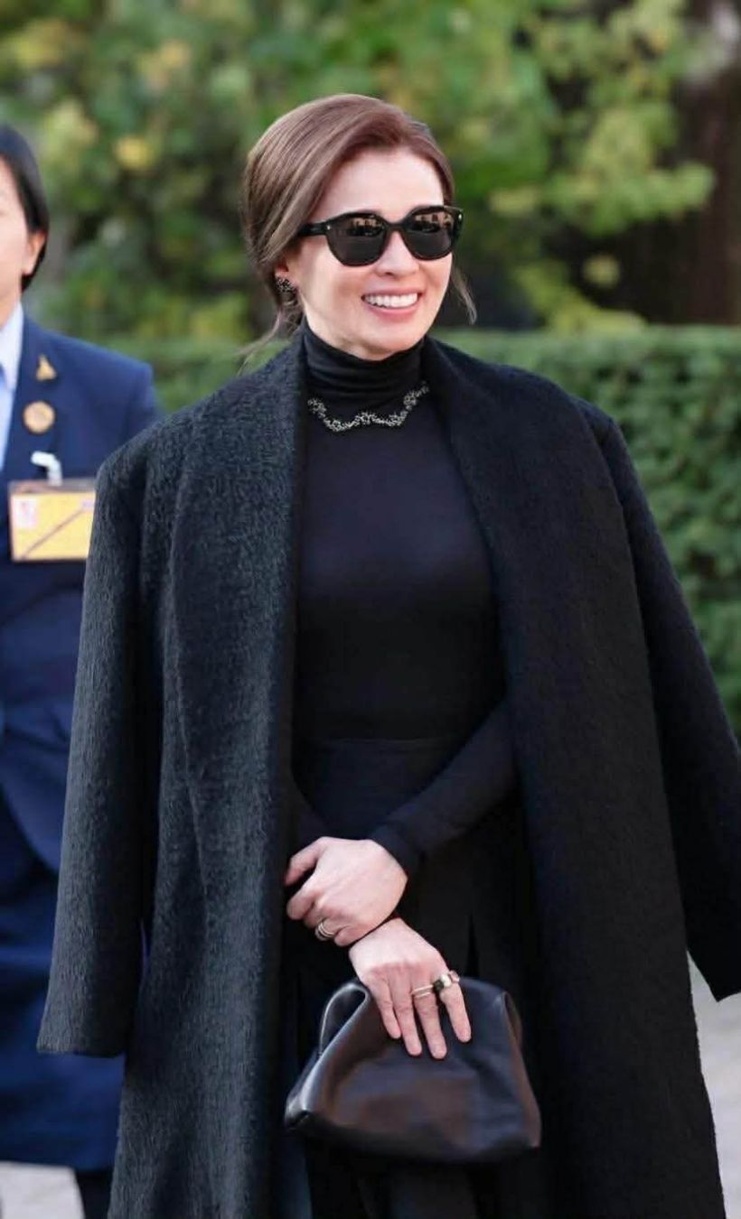 รวม 4 ลุค พระราชินี ฉลองพระองค์ งามสง่าเหนือกาลเวลา