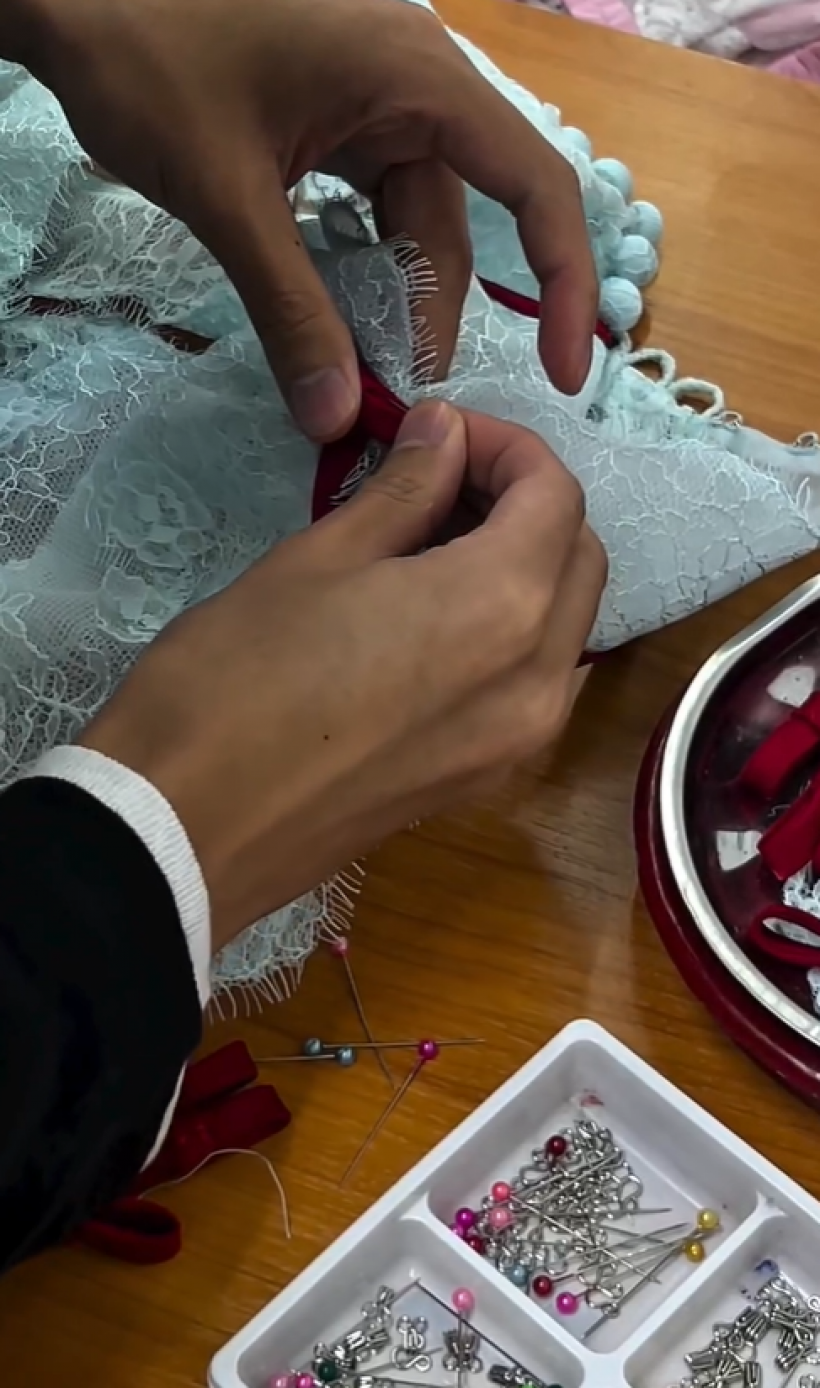 ส่องดีเทลชุดเจ้าสาว พลอยหอวัง งานประณีต ปักเย็บด้วยมือ