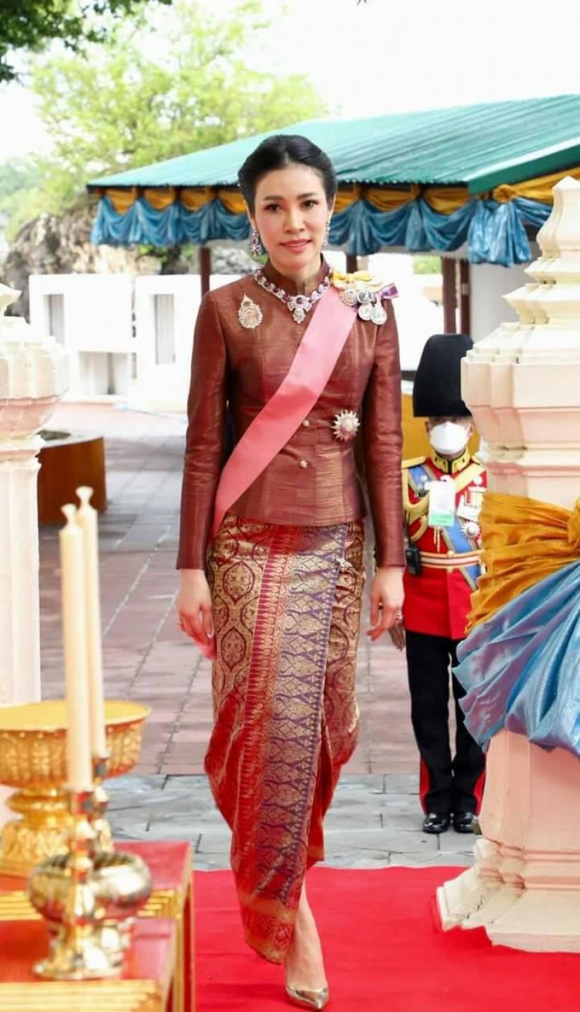 ประมวลภาพ เจ้าคุณพระ เป็นผู้แทนพระองค์ไปถวายผ้าพระกฐิน