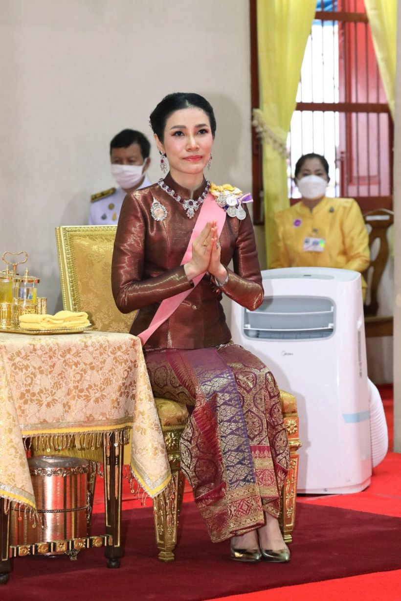 ประมวลภาพ เจ้าคุณพระ เป็นผู้แทนพระองค์ไปถวายผ้าพระกฐิน