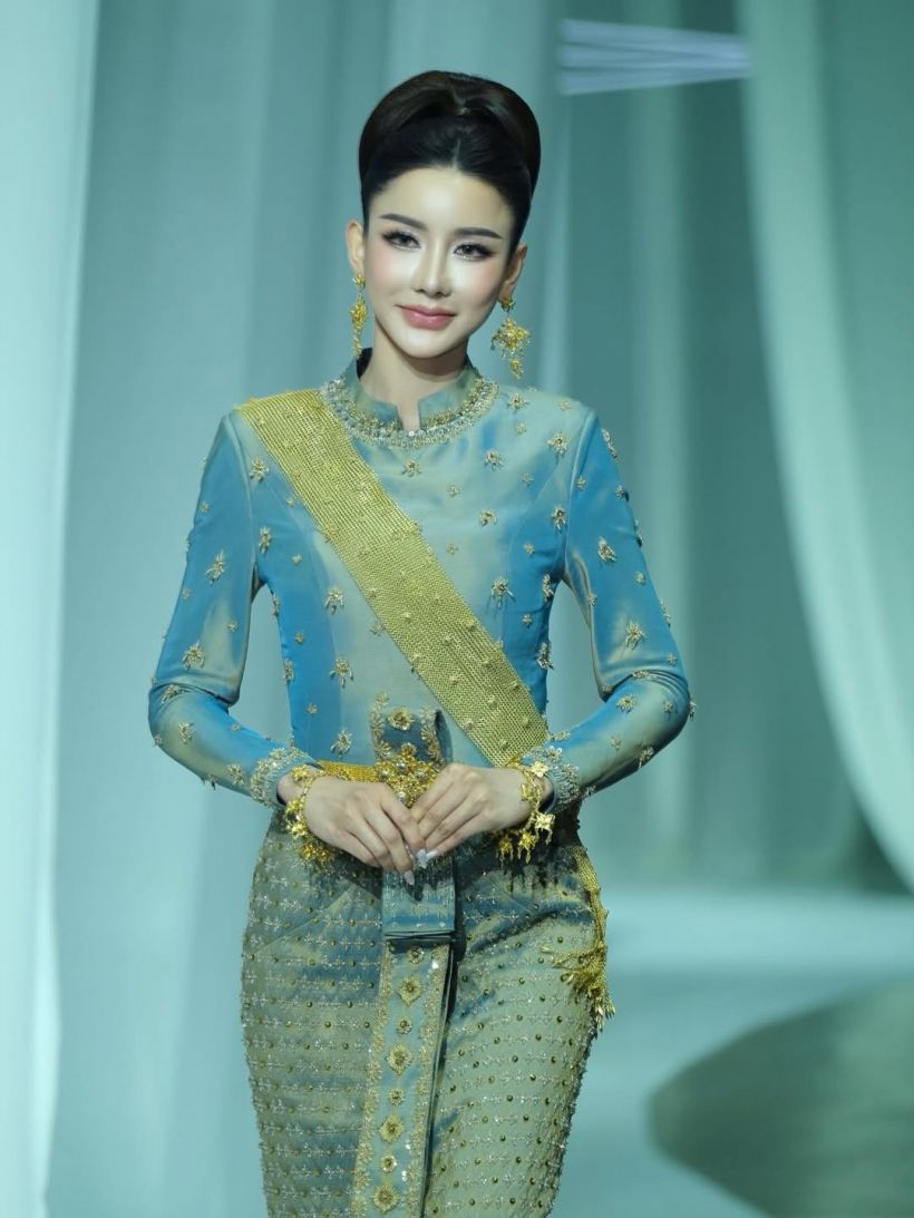 อึ้งทั้งงาน! เปิดราคาสไบทองคำเเท้ ของ ฝน มาริสา มิสยูนิเวิร์สน่าน 2025