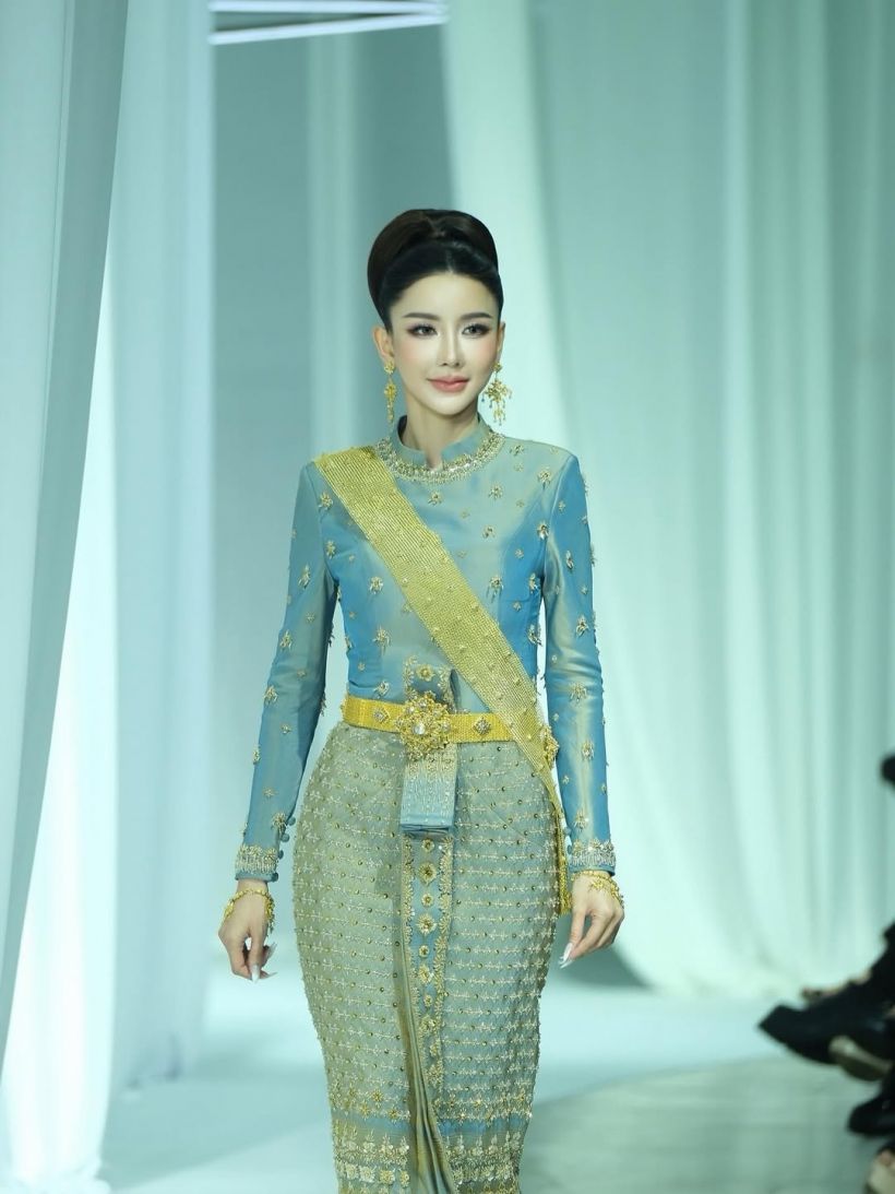 อึ้งทั้งงาน! เปิดราคาสไบทองคำเเท้ ของ ฝน มาริสา มิสยูนิเวิร์สน่าน 2025