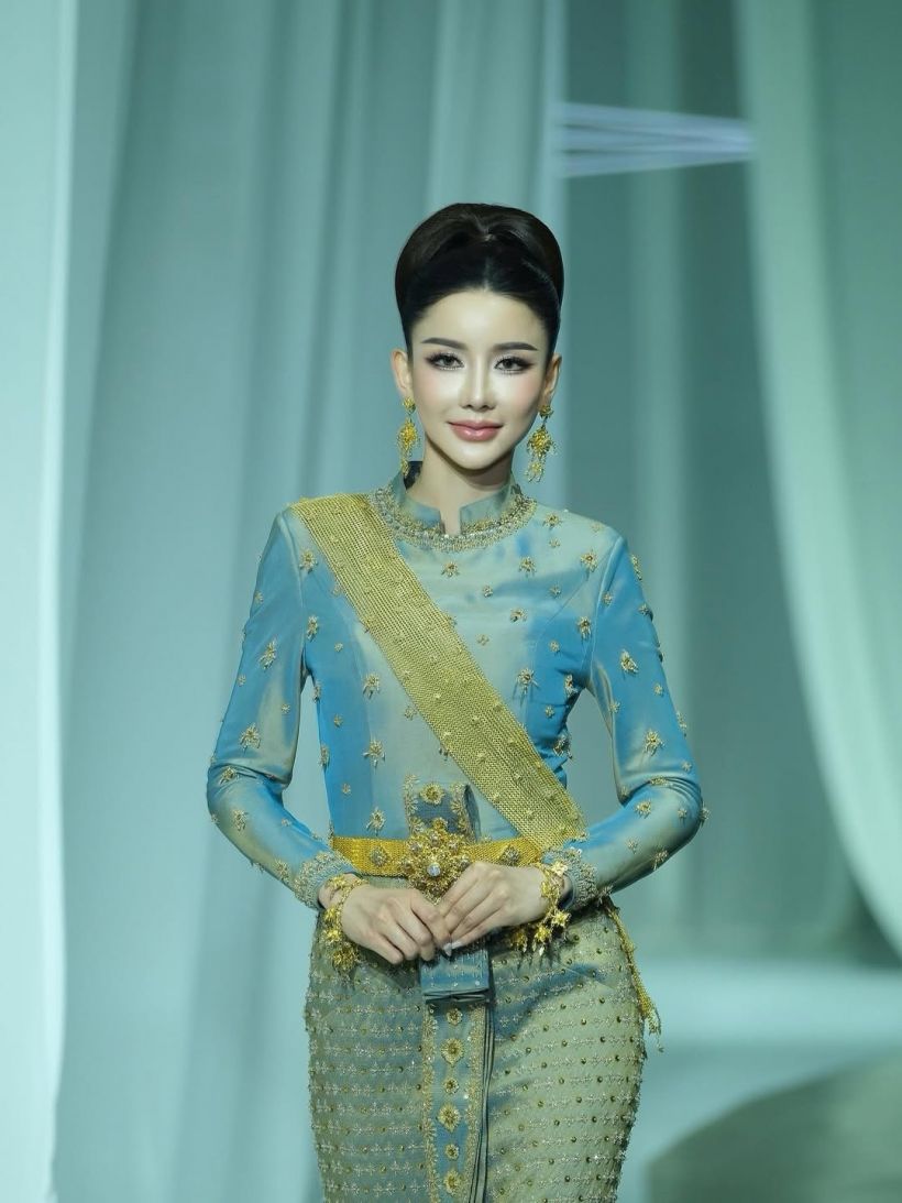 อึ้งทั้งงาน! เปิดราคาสไบทองคำเเท้ ของ ฝน มาริสา มิสยูนิเวิร์สน่าน 2025