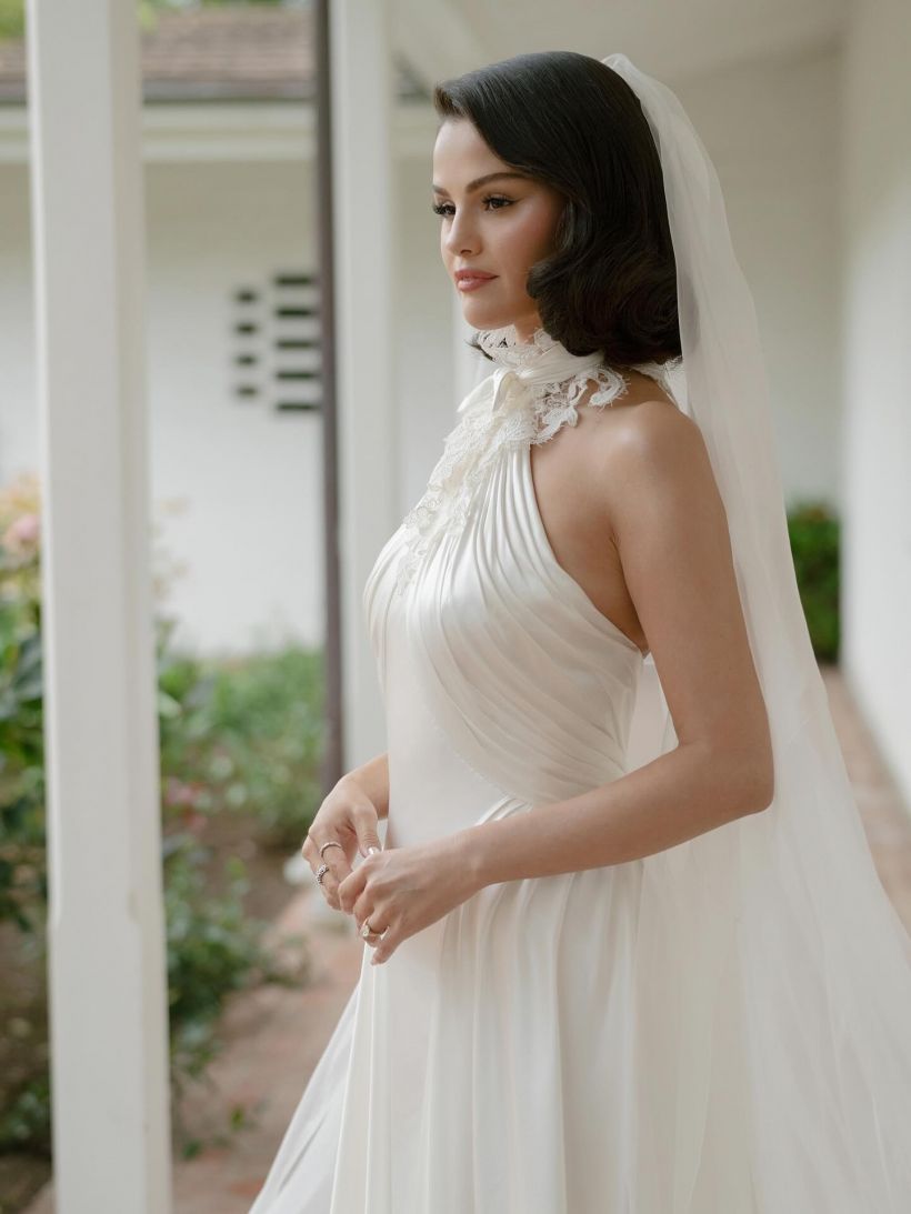 ละมุนทุกองศา Selena Gomez เผยชุดแต่งงานดีไซน์สุดประณีต