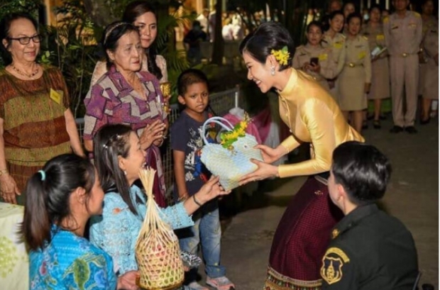 ส่องสไตล์ผ้าซิ่นเจ้าคุณพระสินีนาฏฯ งดงามอย่างไทย!