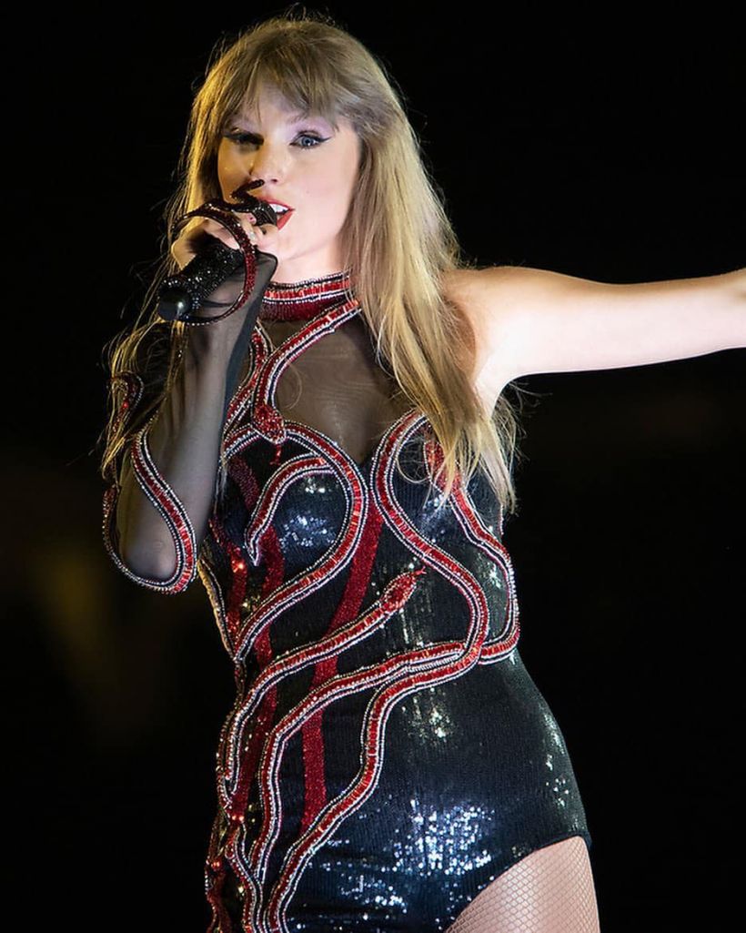 มัดรวมคอสตูมสุดจึ้ง Taylor Swift ขึ้นคอนเสิร์ตในรอบ5ปีสวยแพงระยับตาแตก