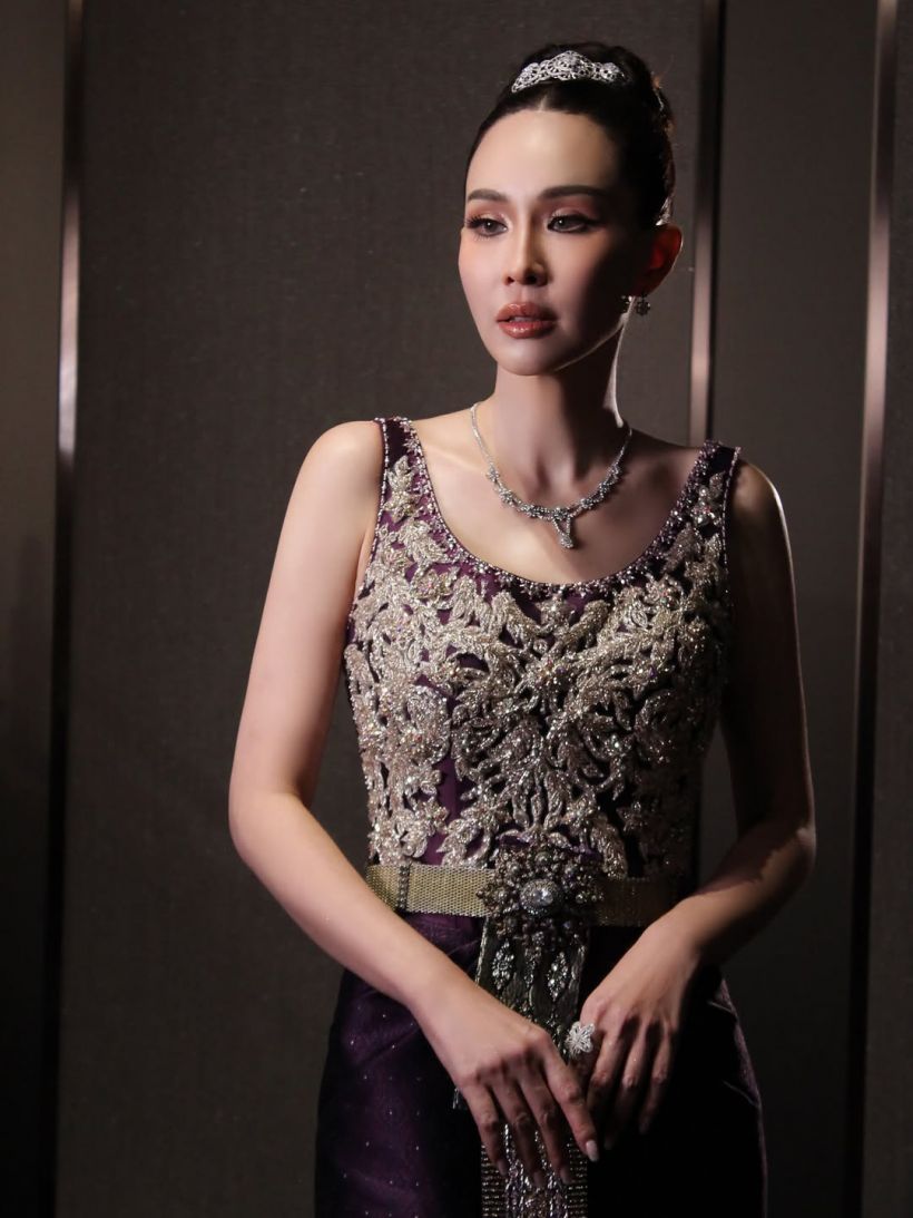 ซูมอินความวิจิตรศิลป์ชุดไทยดุสิต นุ้ย สุจิรา ตัด-ปัก แค่4วัน