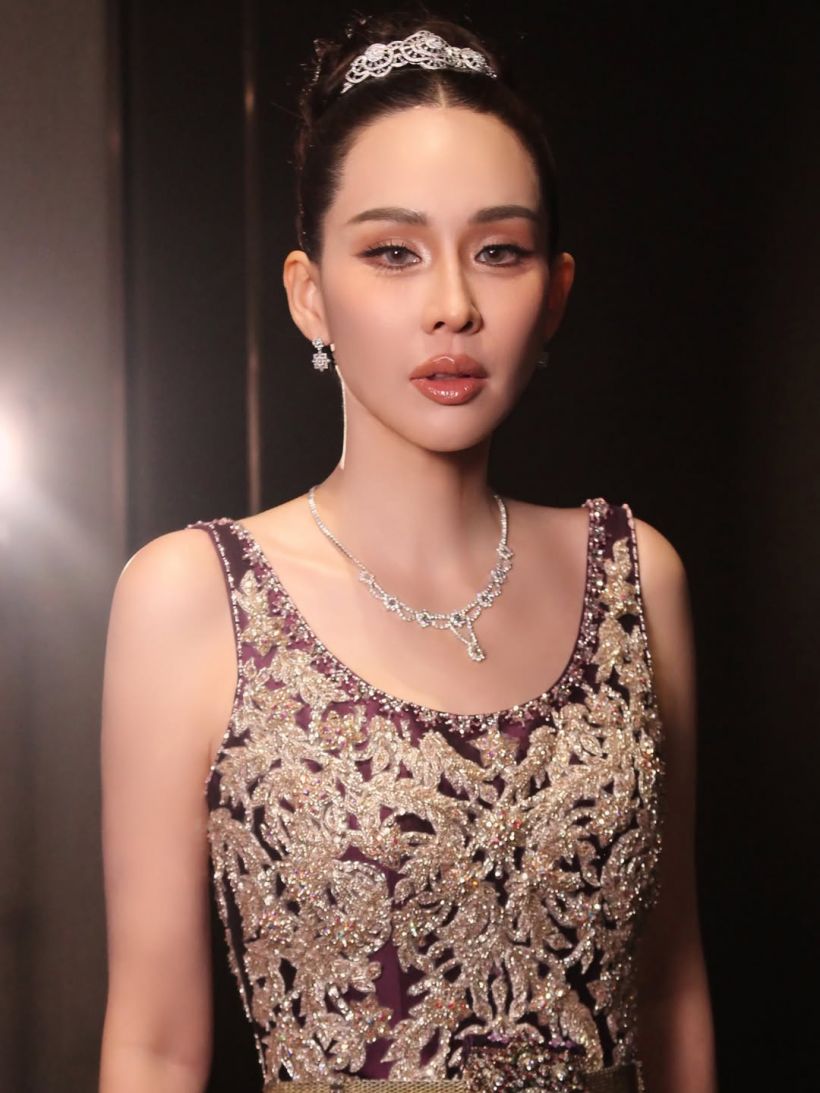 ซูมอินความวิจิตรศิลป์ชุดไทยดุสิต นุ้ย สุจิรา ตัด-ปัก แค่4วัน