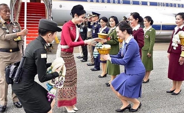 ส่องสไตล์ ผ้าซิ่น เจ้าคุณพระสินีนาฏฯ งดงามอย่างไทย 