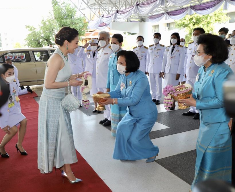 สมเด็จพระราชินี ทรงพระสิริโฉม ทอดพระเนตรงาน 90 พรรษาพระพันปีหลวง 